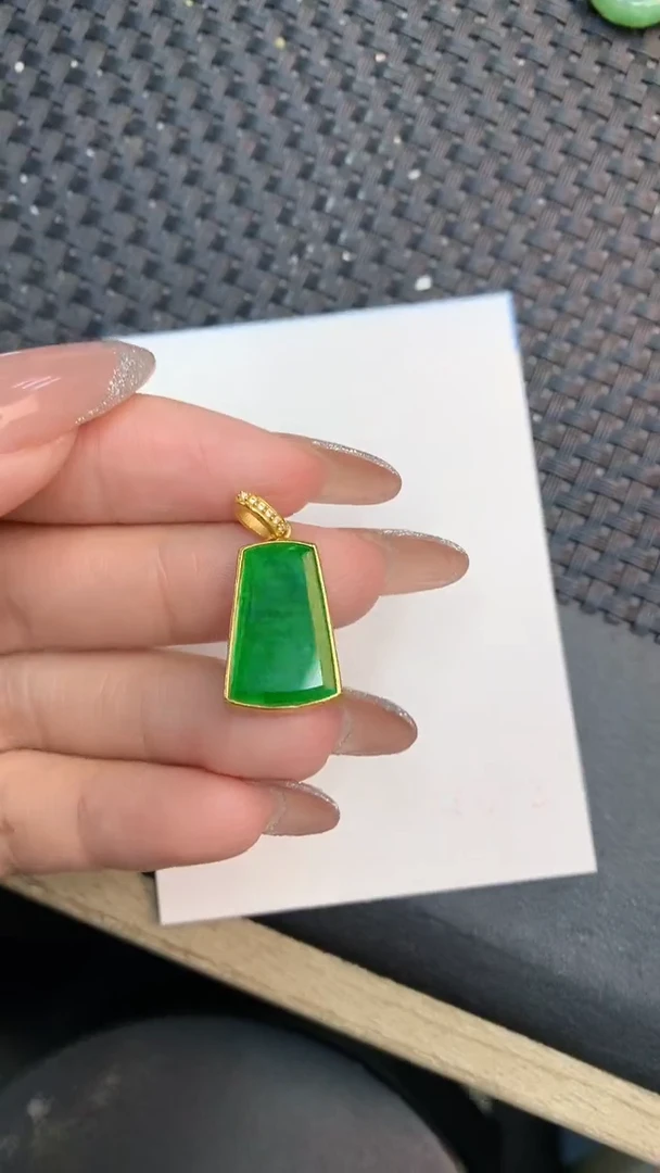 颈饰未镶嵌翡翠1