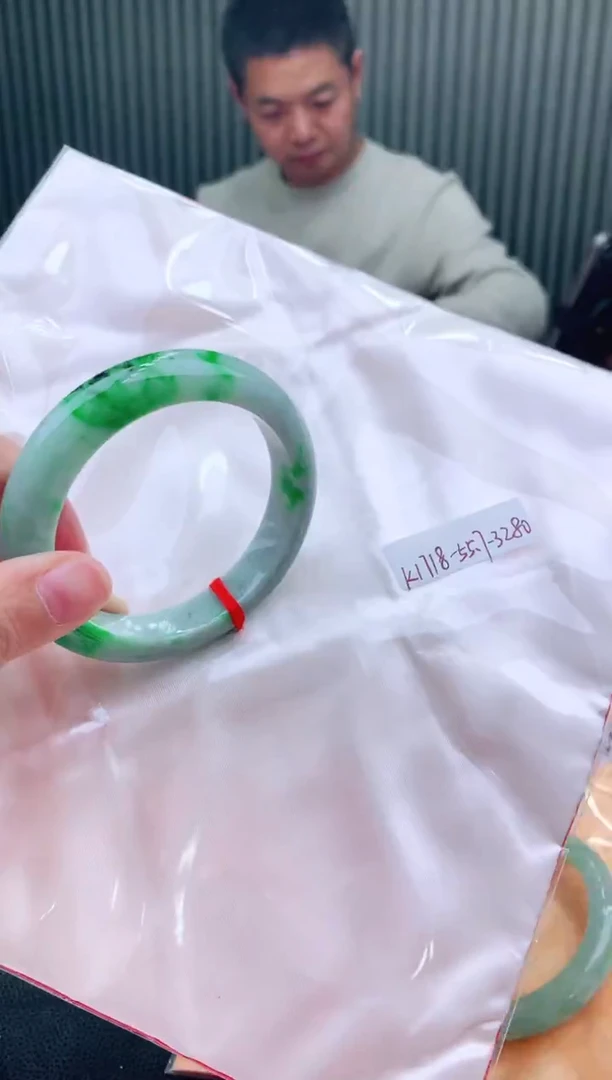 未镶嵌手镯翡翠55+
