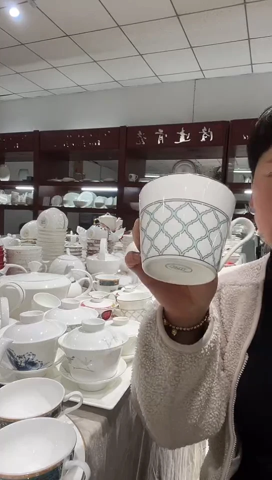 瓷吉浦菲杯子1个