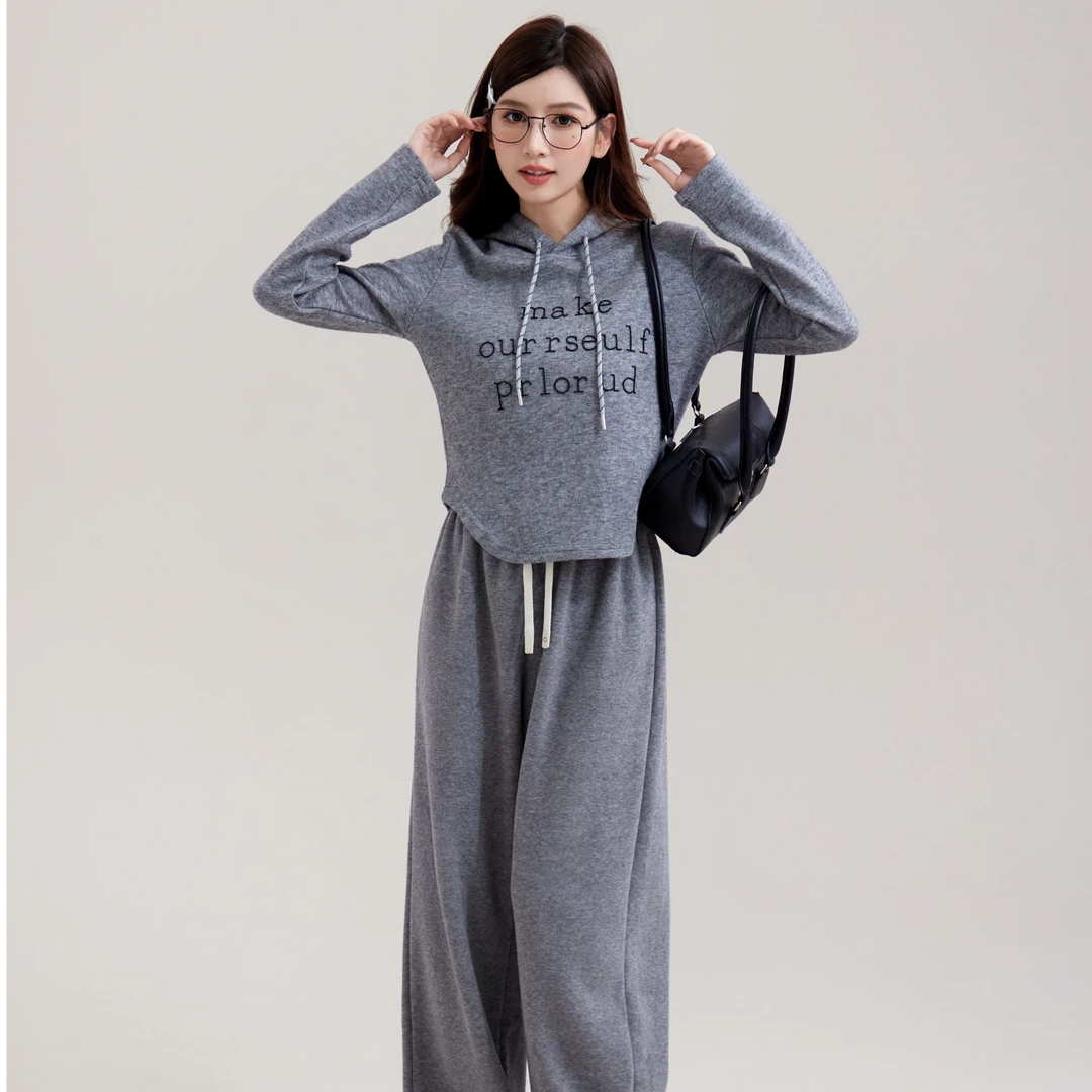 露迪尚品W250025字母刺绣连帽卫衣女春秋长袖短款修身内搭上衣