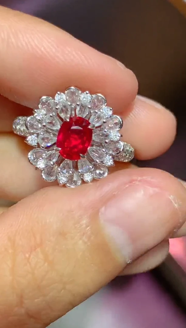 18K金镶嵌戒指红宝石1.04CT