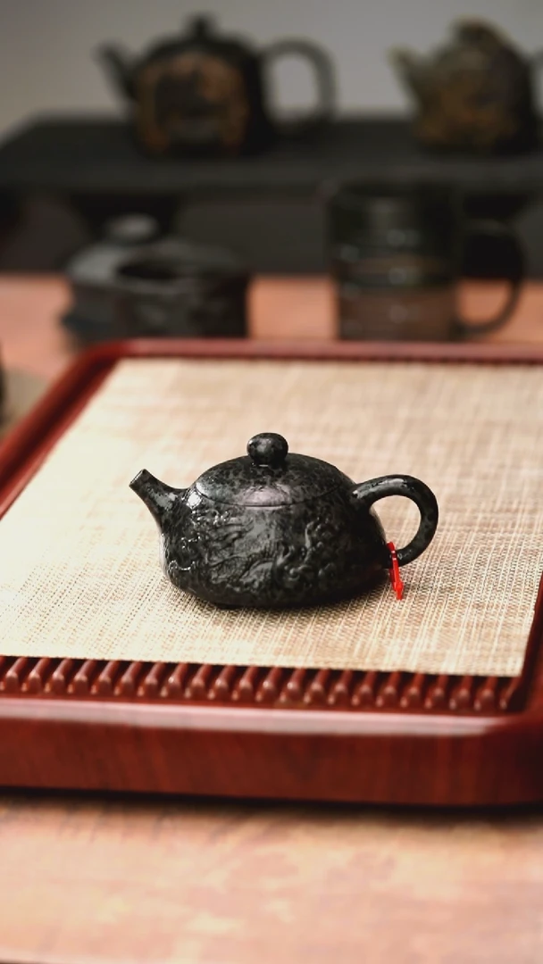 庄惠东老师作品冰碛岩重工雕刻豹纹双龙石瓢壶