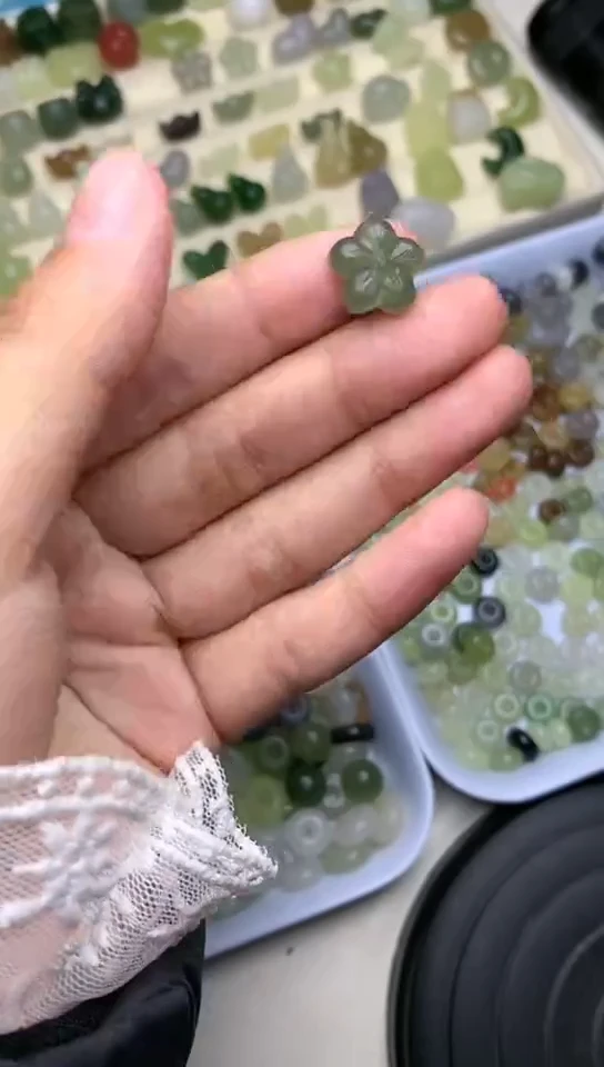 颈饰未镶嵌和田玉小花