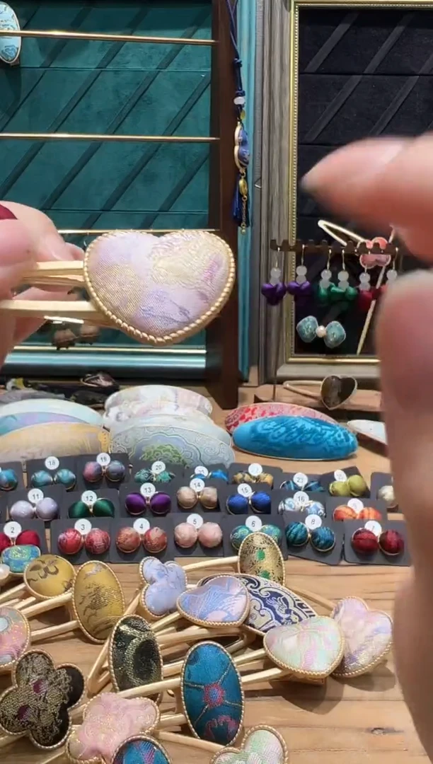 【闪购商品】【一物一拍车】粉色金鱼戏莲发夹AA