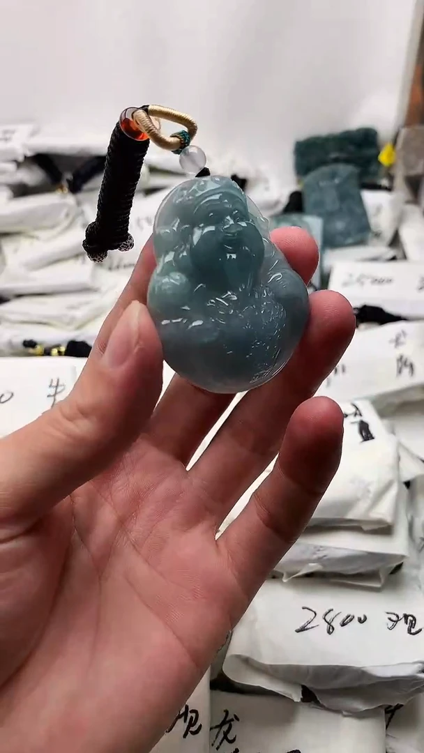翡翠未镶嵌颈饰财神爷