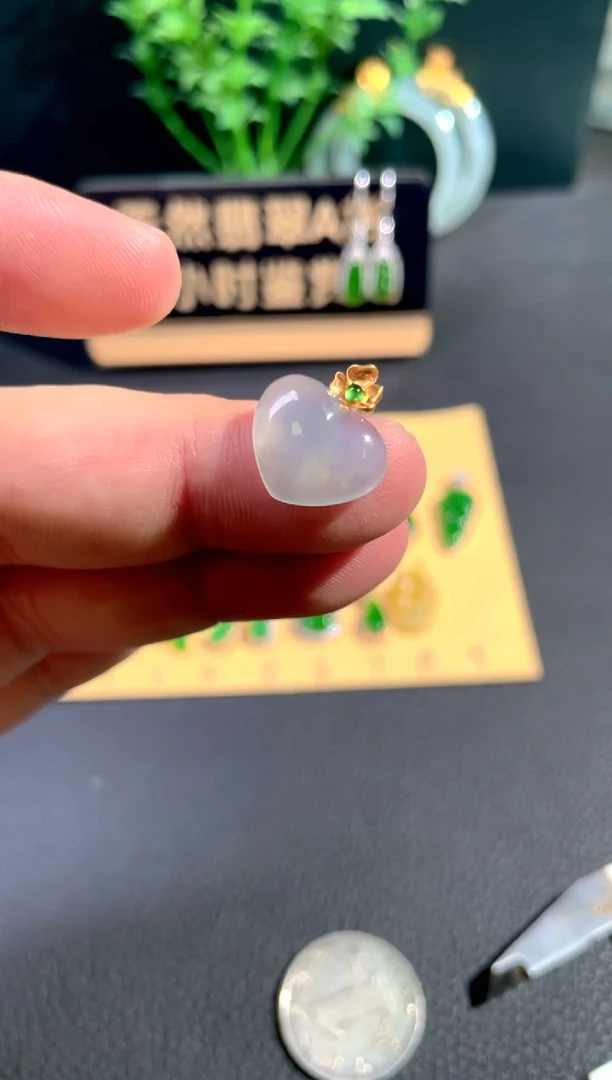 颈饰18K金镶嵌翡翠翡翠