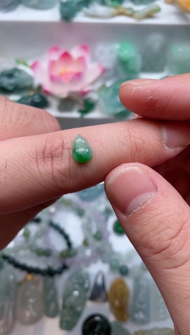 【闪购商品】翡翠颈饰未镶嵌葫芦