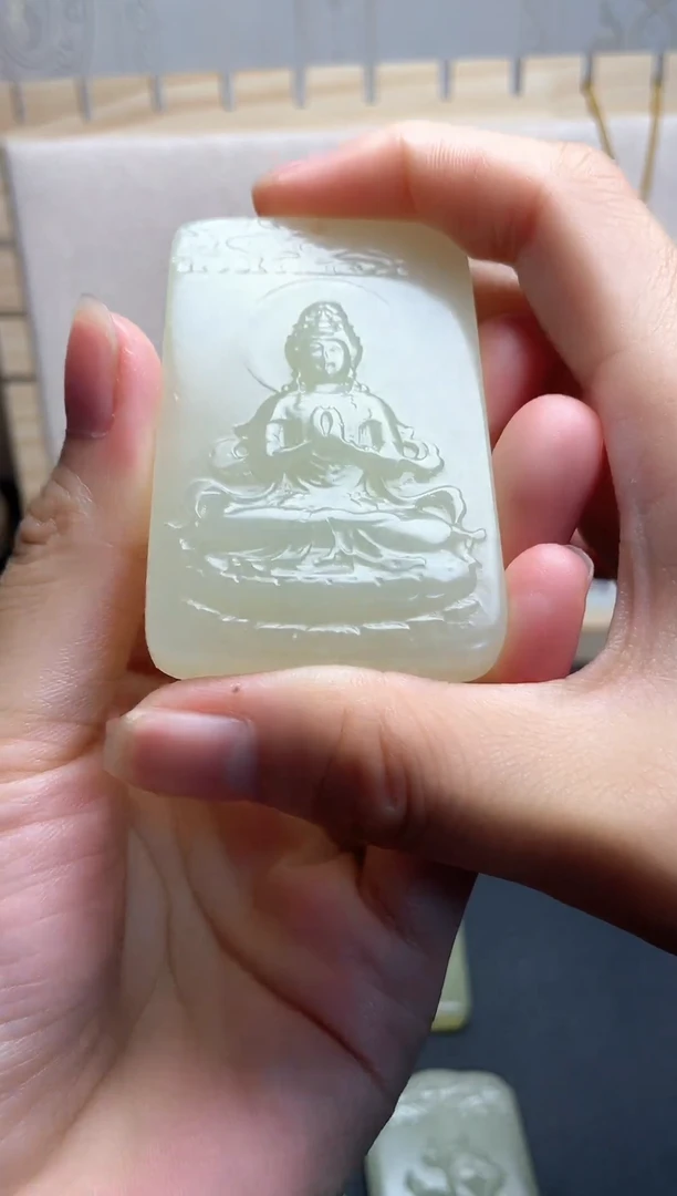 布自****间新疆天然昆仑牌观音