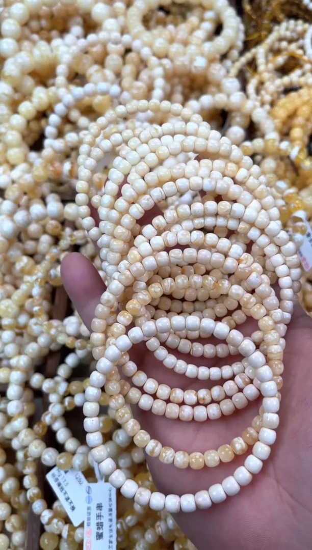 裸石琥珀未镶嵌VV1  5.5左右多样性一条