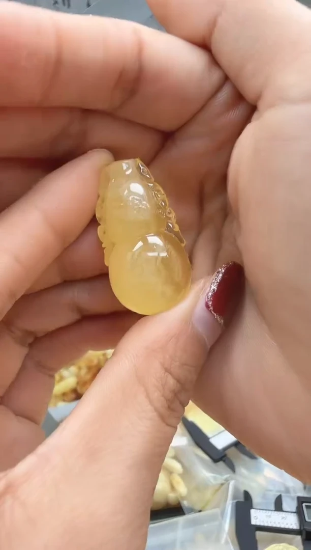 【闪购商品】琥珀裸石未镶嵌配饰