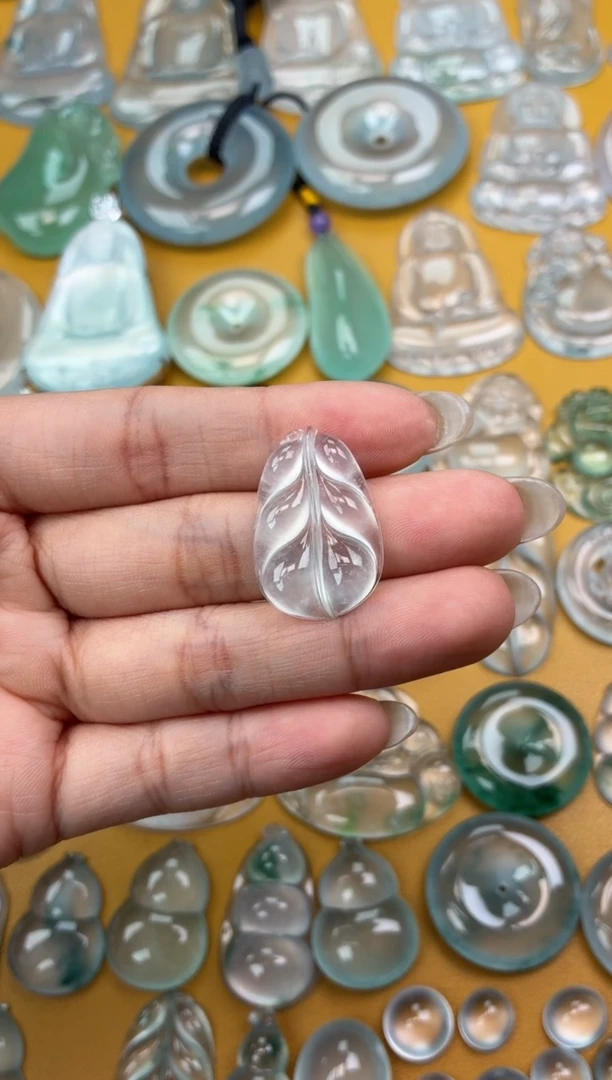 吊坠(不含链)未镶嵌翡翠67 叶子 26.5 18 4.5