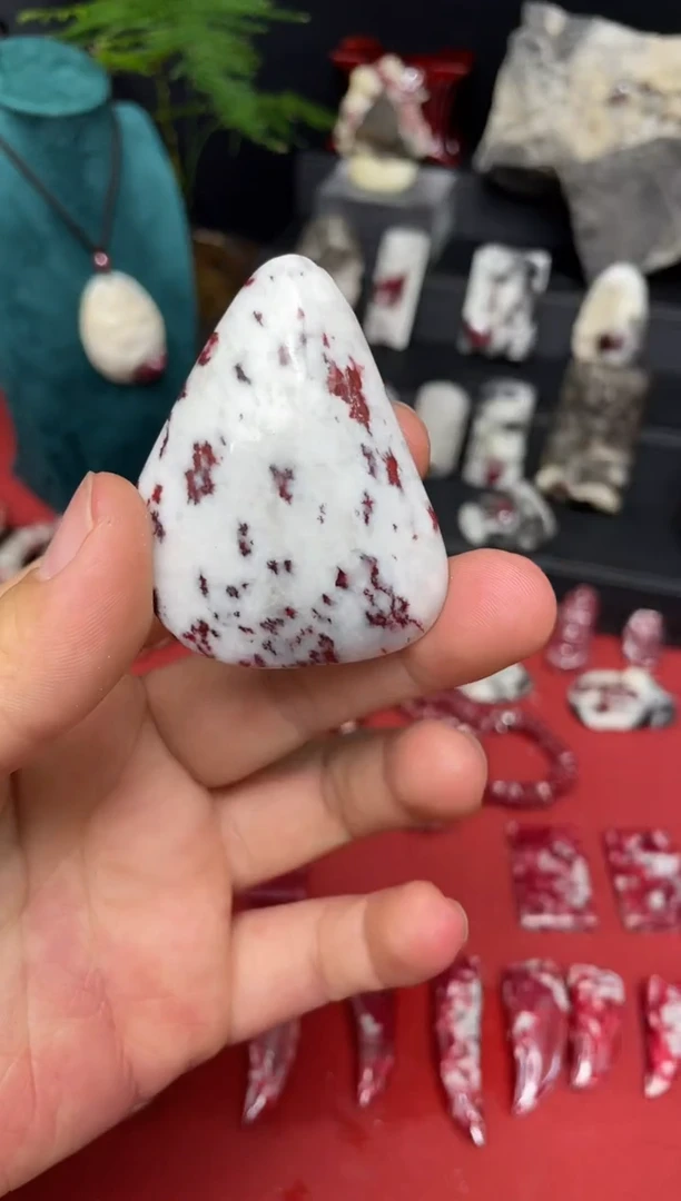 天然辰砂雪里红吊坠