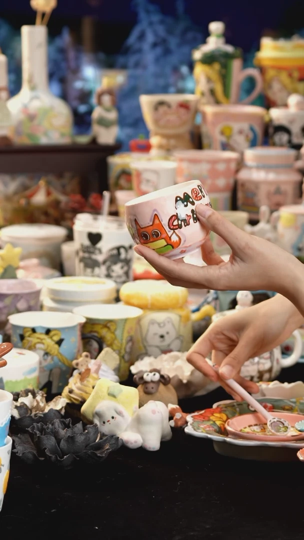 摆件陶景德镇釉下彩手绘设计师款陶瓷