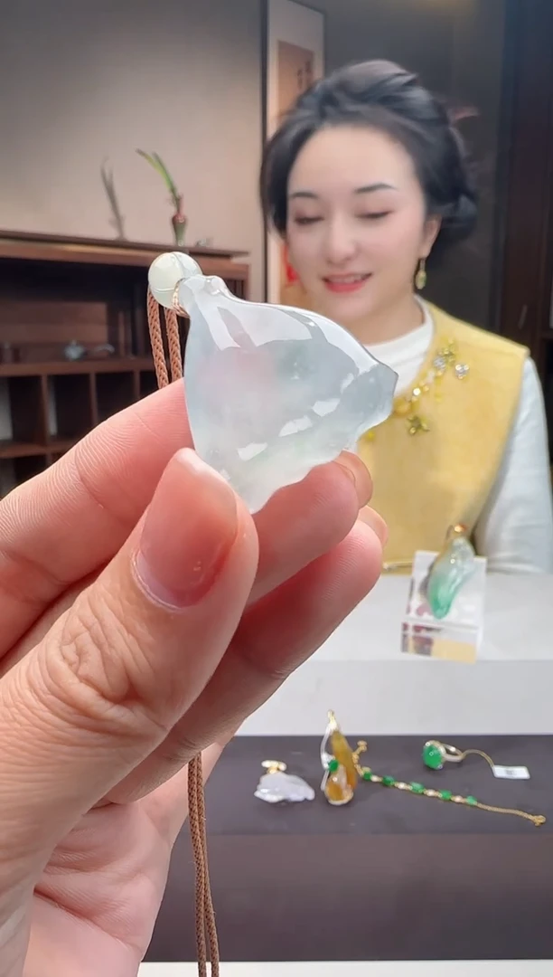 未镶嵌挂件翡翠莲蓬吊坠