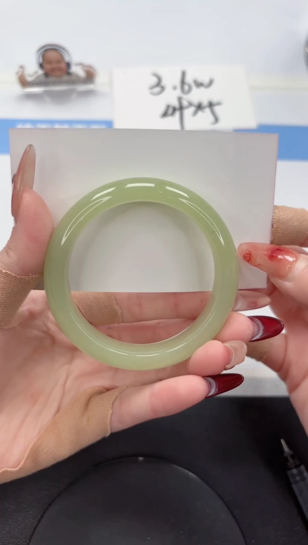 【闪购商品】石英质玉手镯未镶嵌A67-54.6