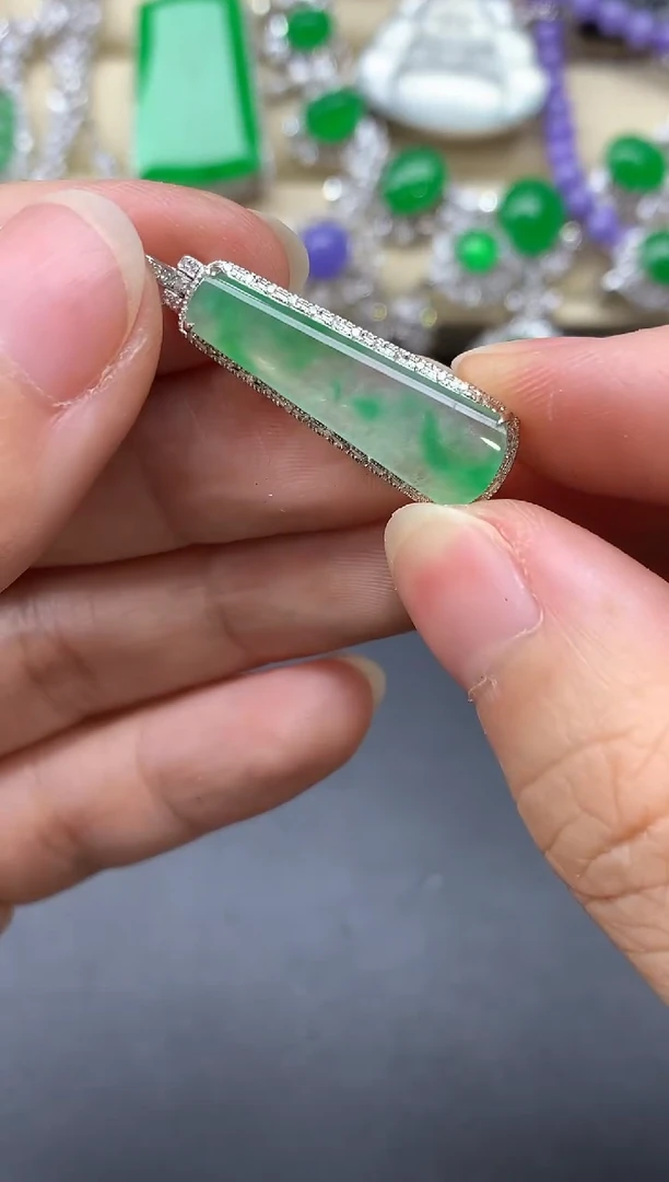 翡翠18K金镶嵌颈饰424-中国好珍宝