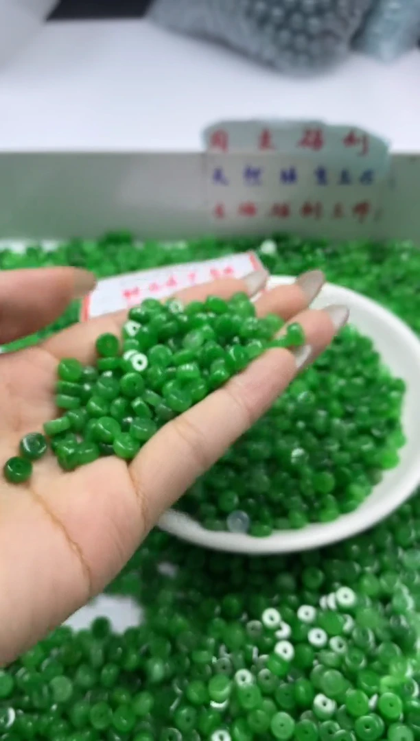 翡翠未镶嵌颈饰w1700辣绿翡算盘6*3mm*30颗