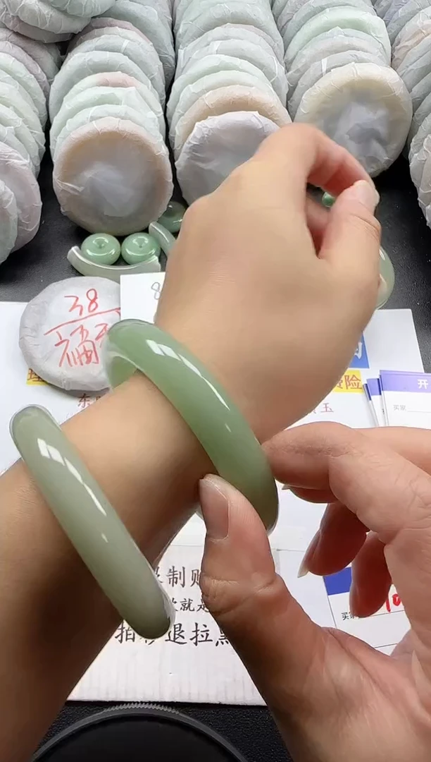 未镶嵌手镯石英质玉102
