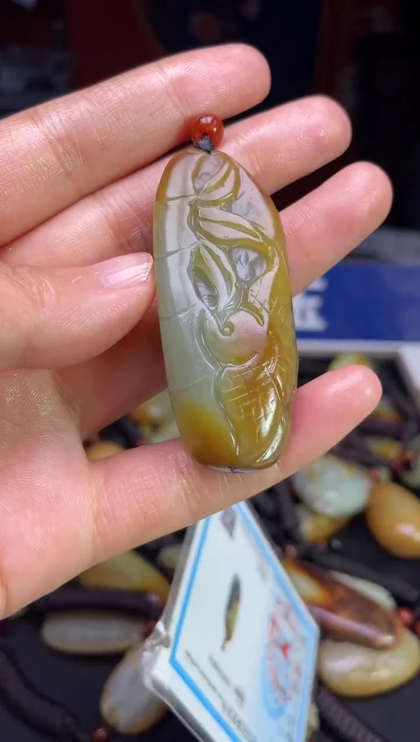 颈饰未镶嵌和田玉1