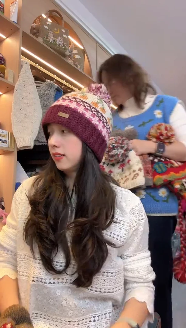 羊毛粉色翻边樱桃帽