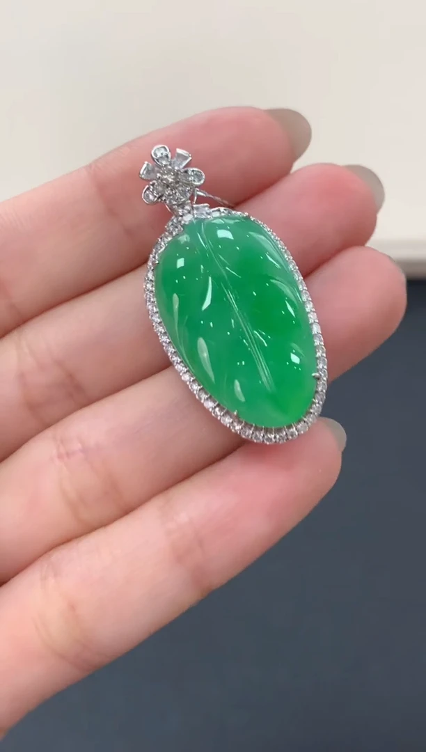 翡翠18K金镶嵌吊坠(不含链)叶子吊坠22800