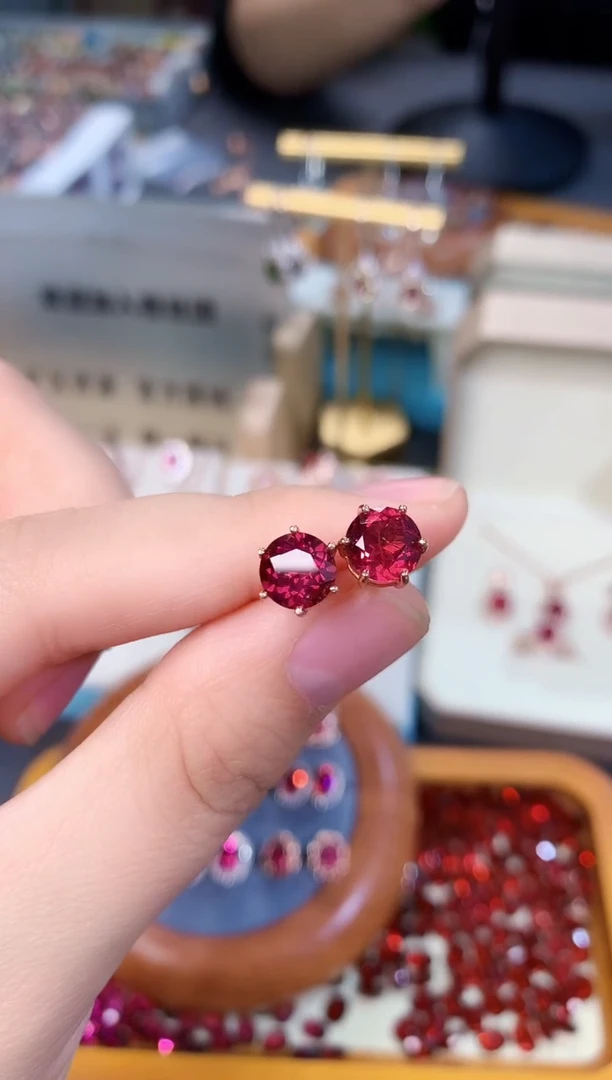【闪购商品】石榴石耳钉银S925镶嵌天然镁铝
