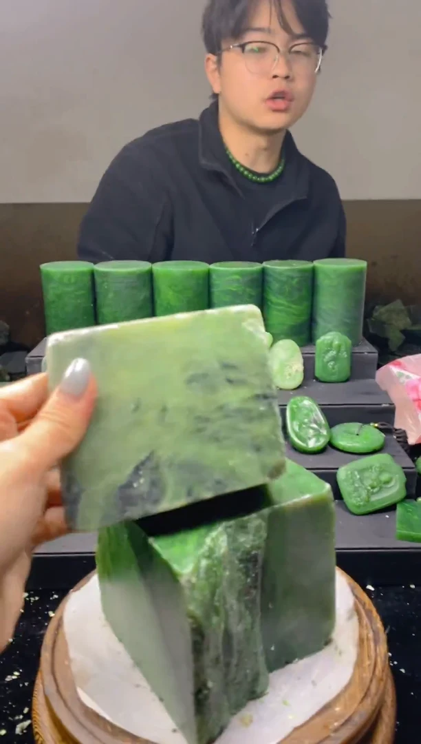 未镶嵌和田玉（碧玉）珠宝半成品1