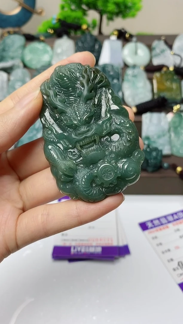 翡翠未镶嵌颈饰