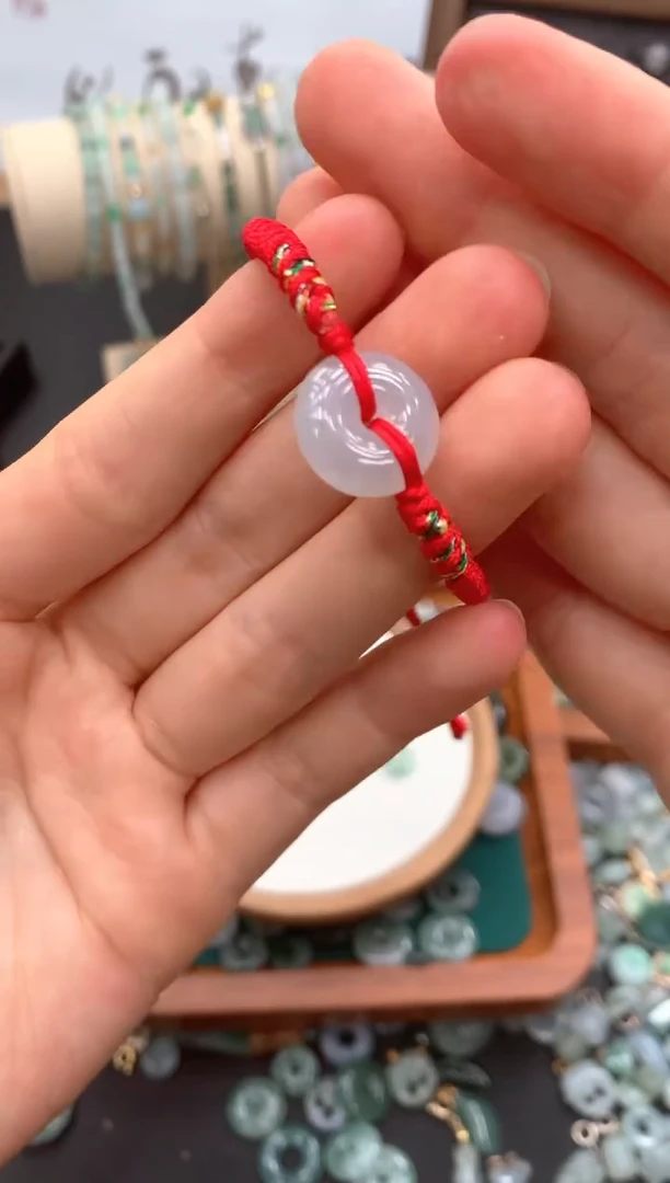 翡翠未镶嵌颈饰哥哥