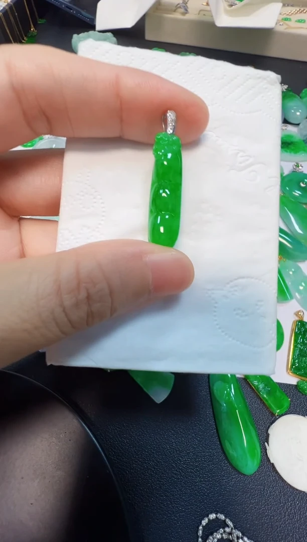 吊坠(不含链)18K金镶嵌翡翠4980