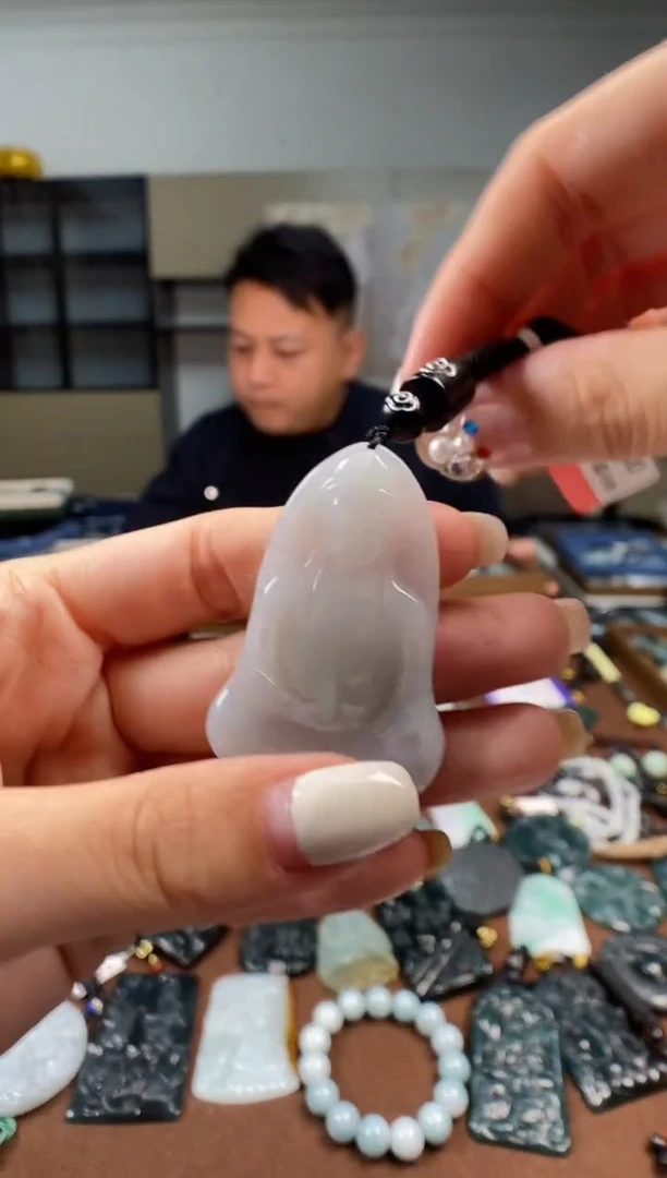 颈饰未镶嵌翡翠 多样性发其一