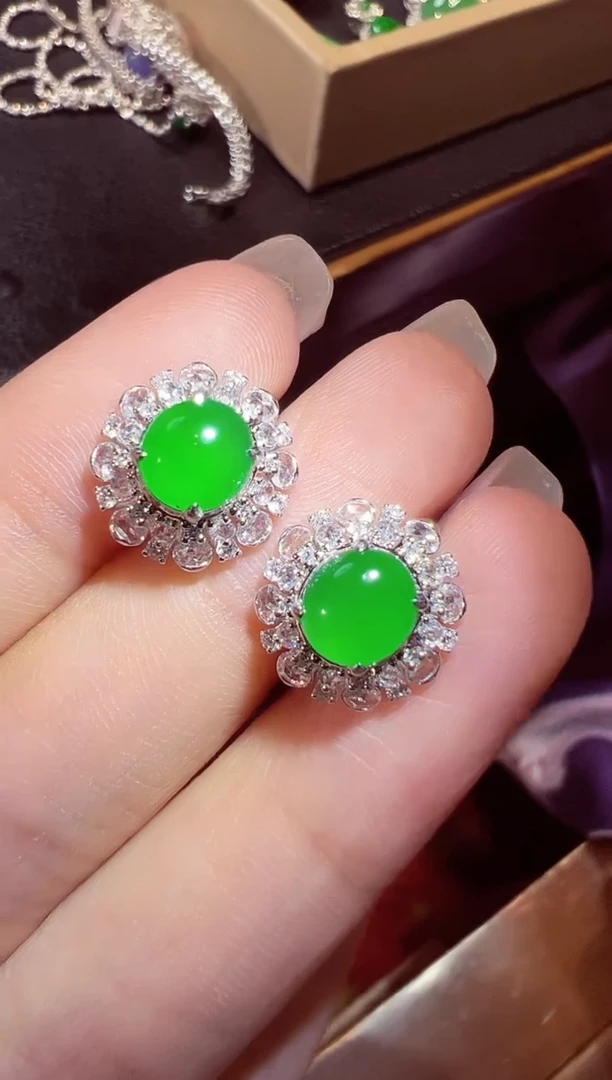 翡翠18K金镶嵌耳饰蛋面