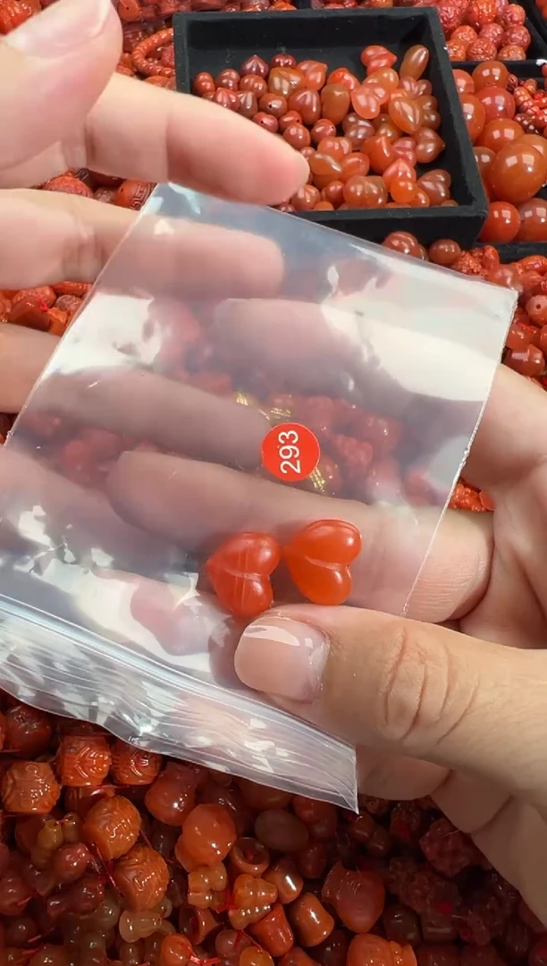 南红玛瑙未镶嵌颈饰1