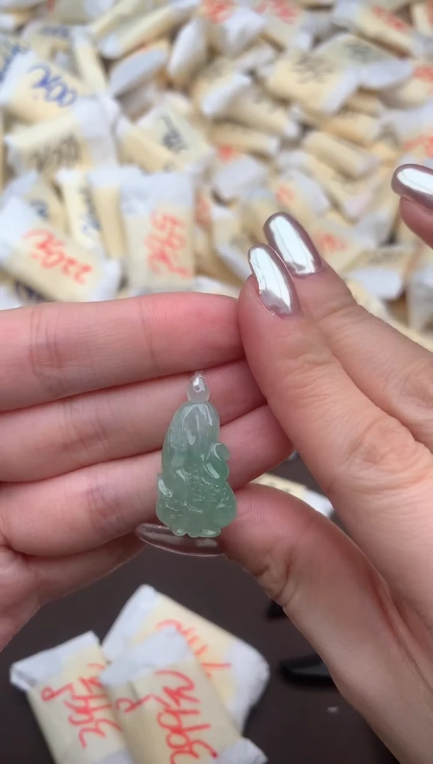 【闪购商品】翡翠挂件未镶嵌一