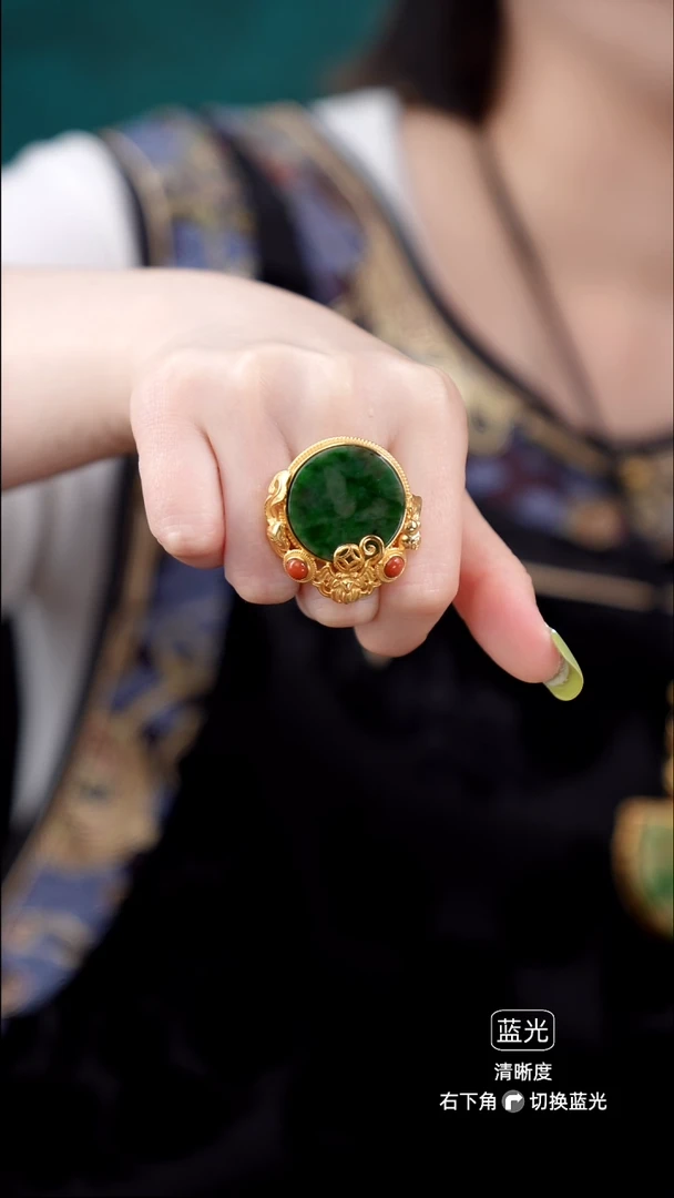 颈饰未镶嵌翡翠戒指
