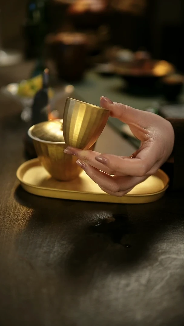 阿眠      吴一延手作金彩主人杯