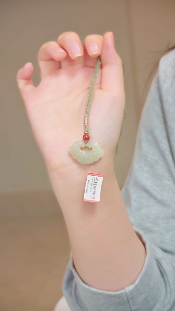 吊坠(赠链)未镶嵌和田玉