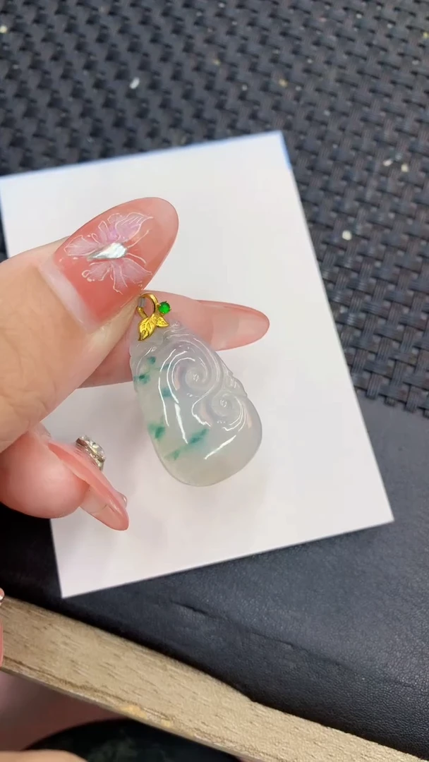 颈饰18K金镶嵌翡翠1