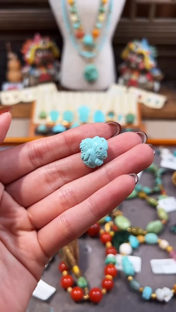 未镶嵌绿松石配饰蝴蝶女孩