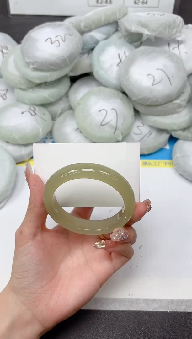 未镶嵌手镯石英质玉258-56.4