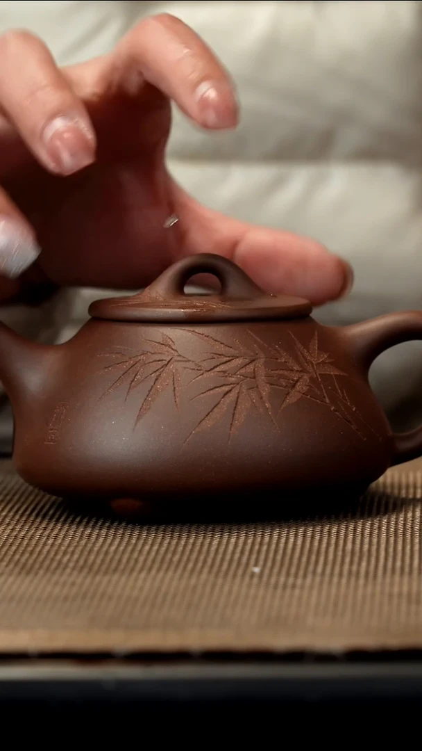 紫砂茶盏梨皮紫泥刻绘平盖200CC