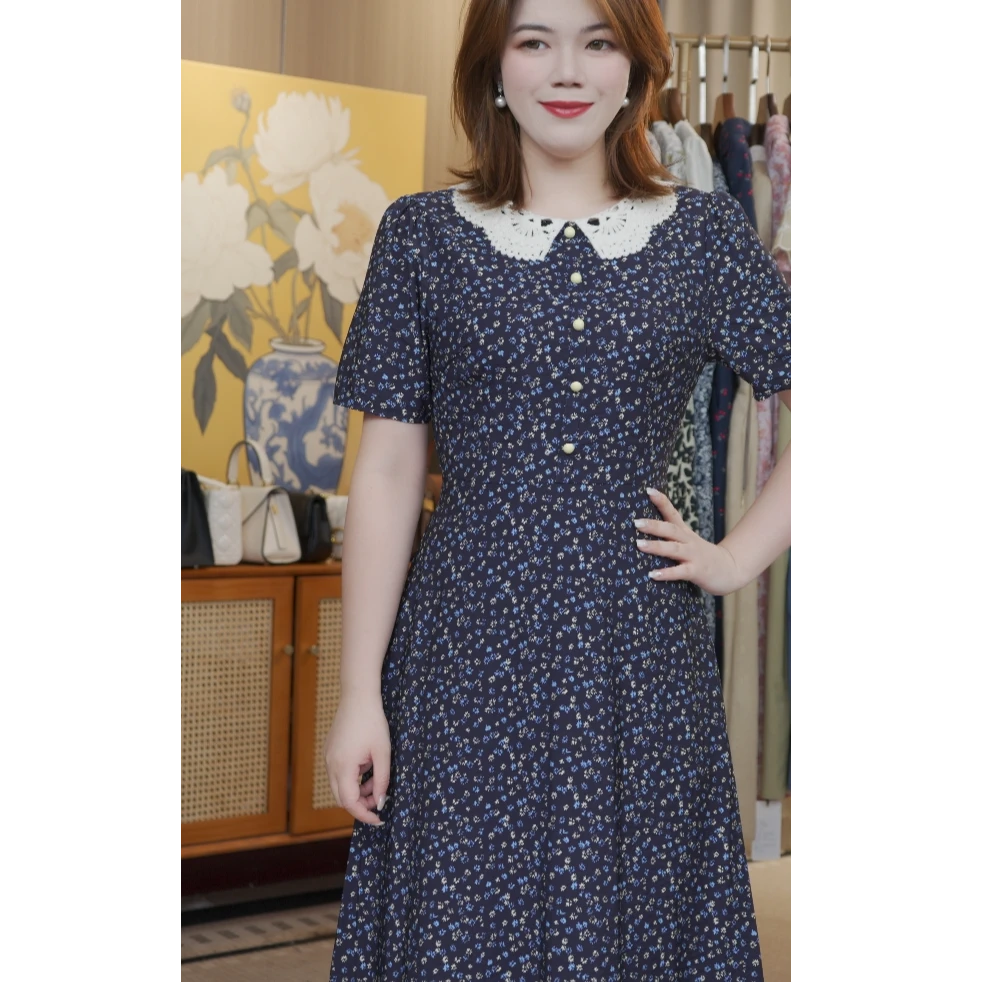 藏蓝底蓝黄碎花印花蕾丝娃娃领连衣裙2025夏季新款气质优雅A字裙