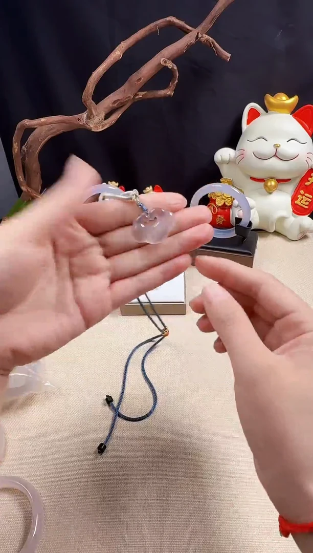 玛瑙/玉髓颈饰未镶嵌如意锁