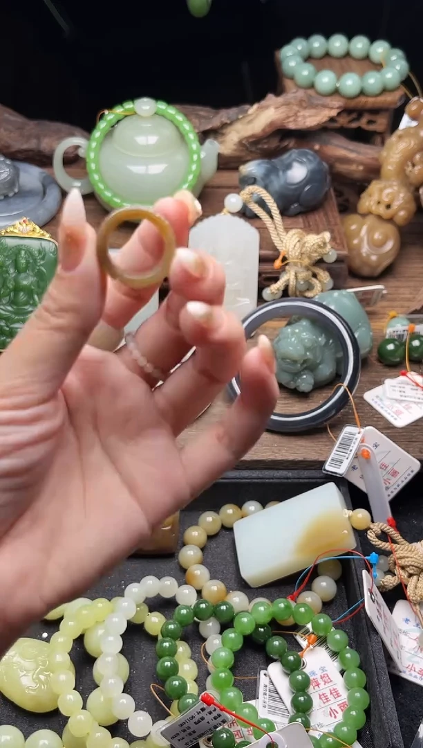 未镶嵌戒指和田玉若羌全糖 15圈有瑕疵