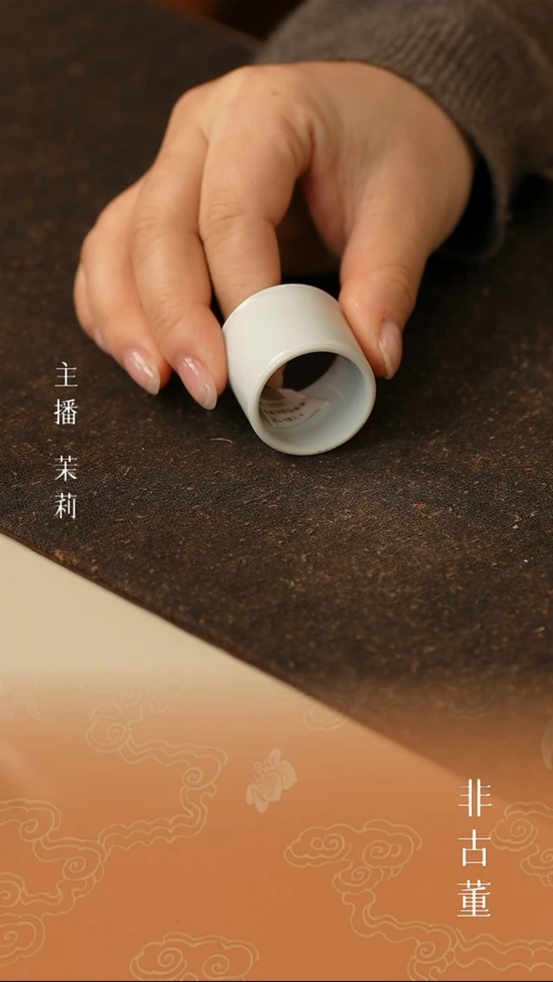 1手工瓷器，每只不同