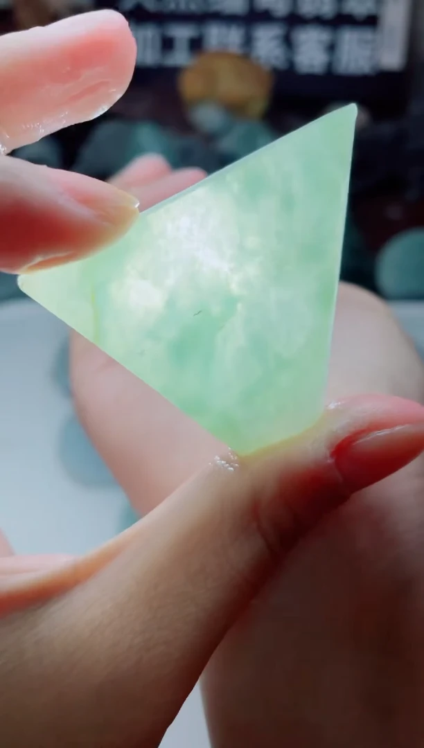 翡翠未镶嵌颈饰3834......