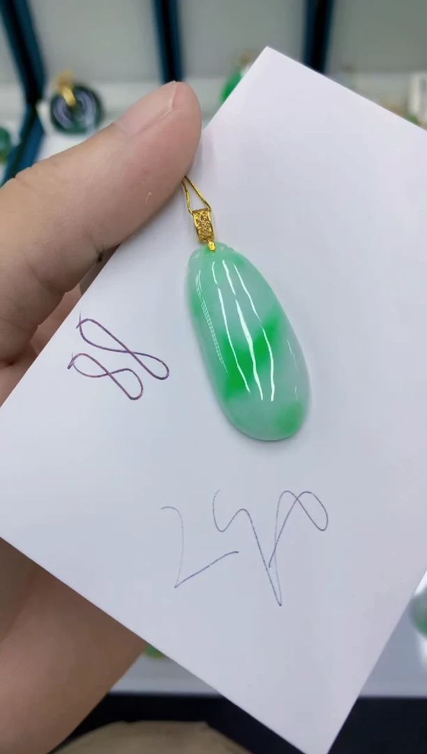 颈饰18K金镶嵌翡翠翡翠