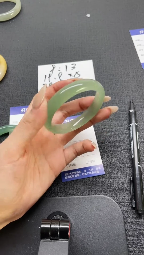 未镶嵌手镯石英质玉104-56