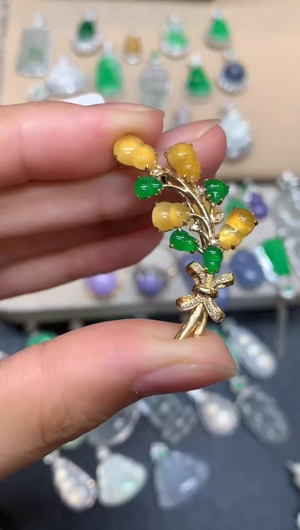 颈饰18K金镶嵌翡翠葫芦【无服务费