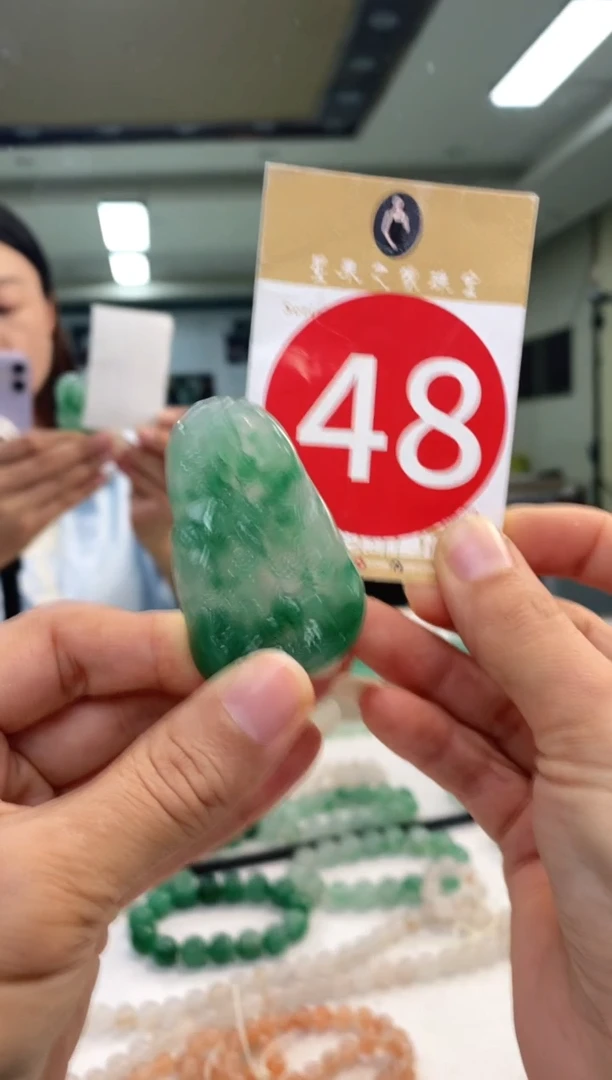 颈饰未镶嵌石英质玉一路生花+48